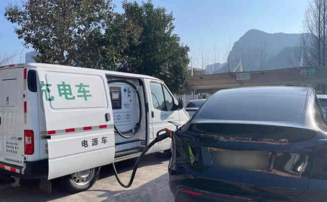 赫章汽车搭电
